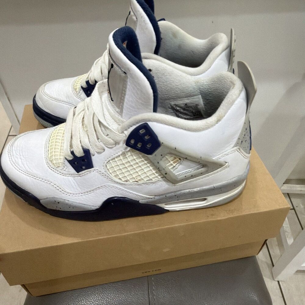 Air Jordan 4 Retro Midnight Navy GS 4.5Y / Women’s 6